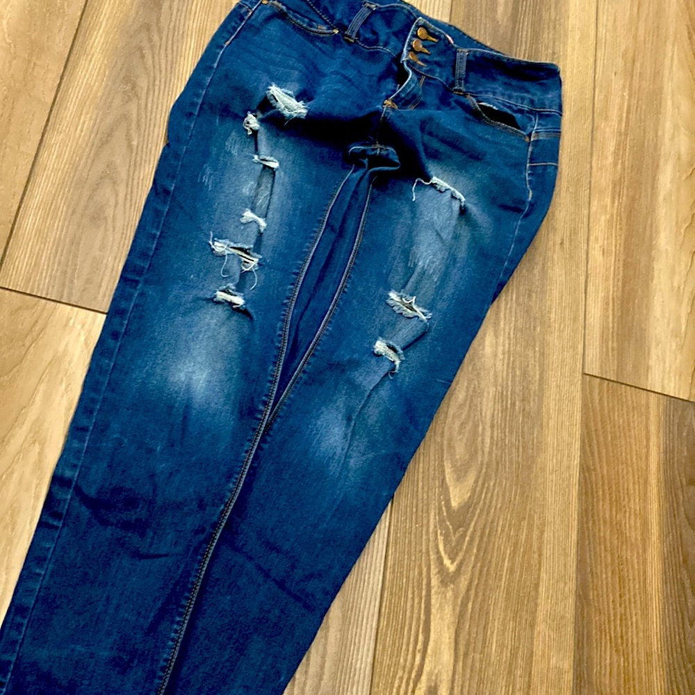 Butt popping jeans skinny